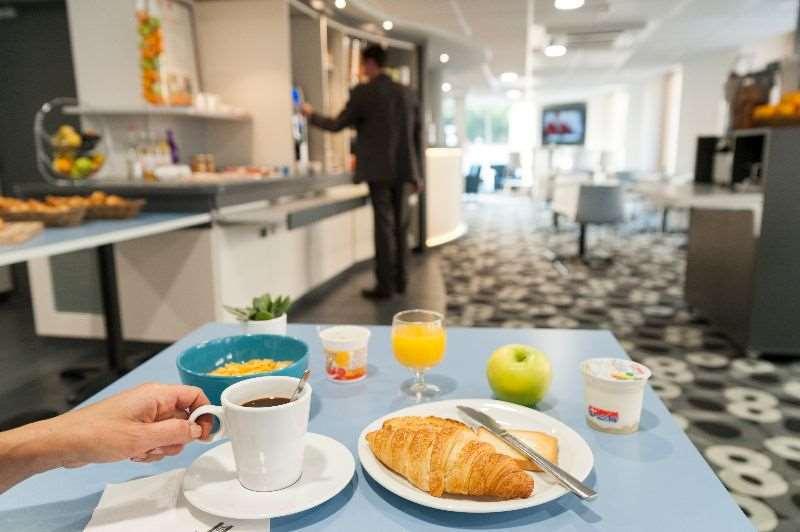Brit Hotel Macon Centre Gare Restoran gambar